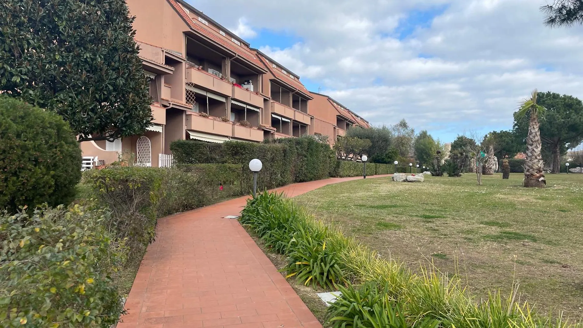Il Gabbiano Bilocale Con Piscina, Garage E A/C. Apartment Loano Italy